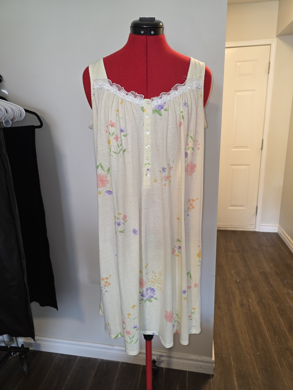 Vintage Penmans Floral Lace-Trim Nightgown – Soft Pastel Print